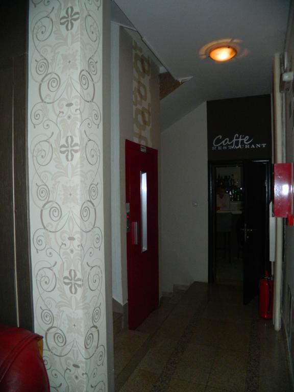 Garni Hotel Rile Men Ni Dış mekan fotoğraf